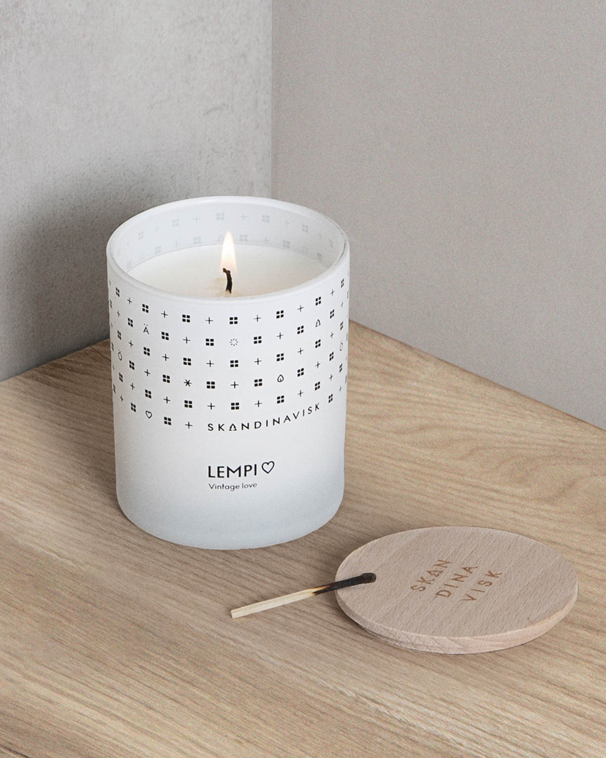 interiorbutikken skandinavisk hjem fritid livsstil duftlys scented candle g lempi interior design nett web STYLING LEMPI CANDLE G