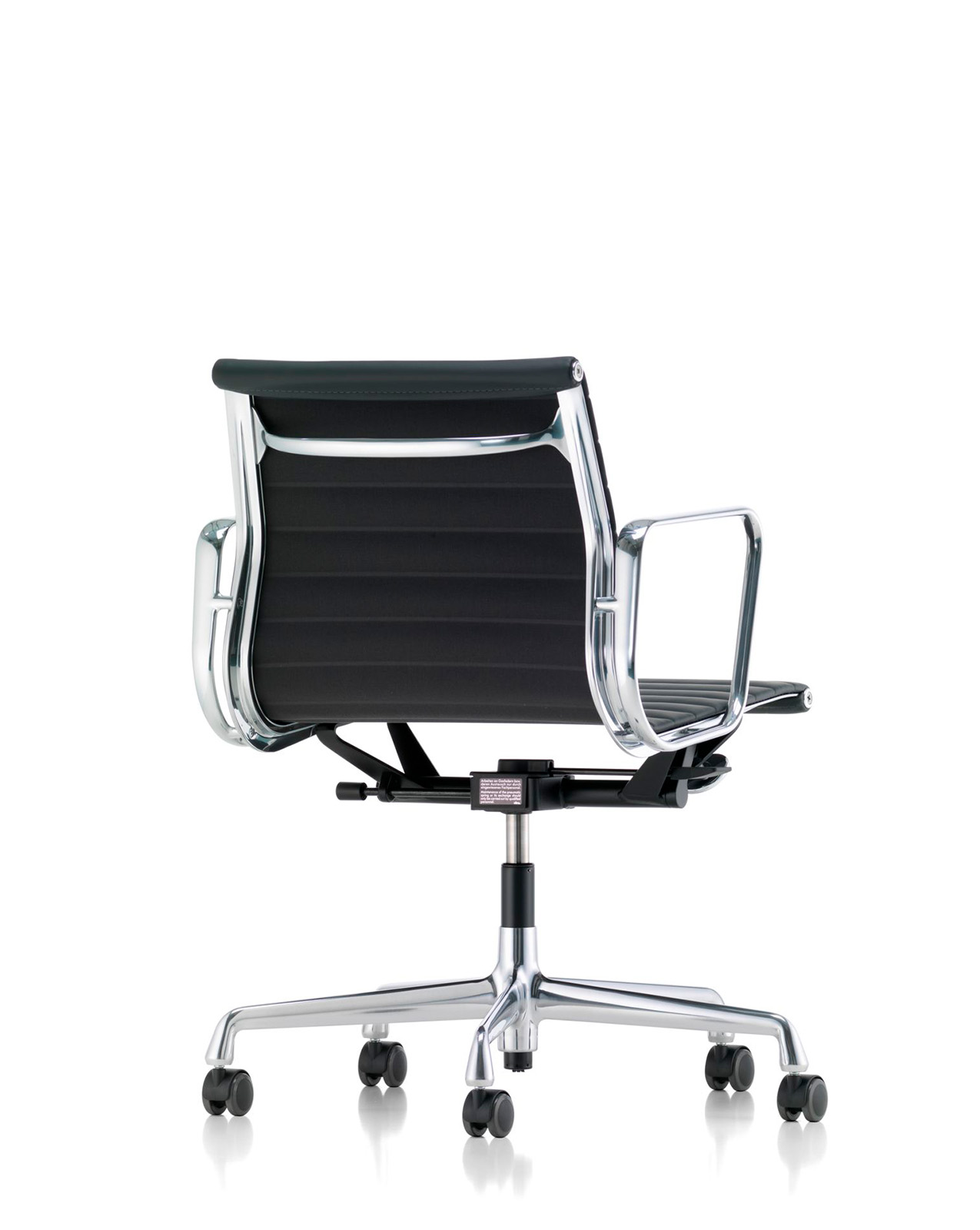 Aluminium Chair EA TS v fullbleed x